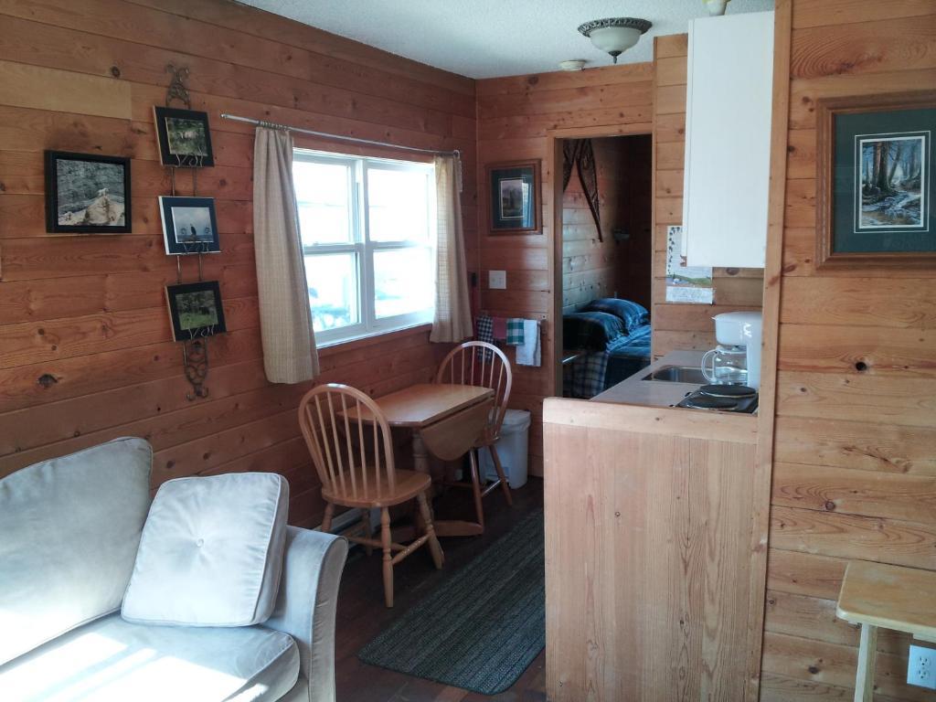 Steamboat Mountain Chalets Hotel Spillimacheen Kamer foto