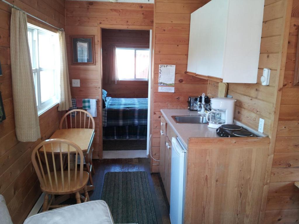 Steamboat Mountain Chalets Hotel Spillimacheen Kamer foto