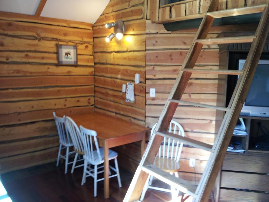 Steamboat Mountain Chalets Hotel Spillimacheen Kamer foto