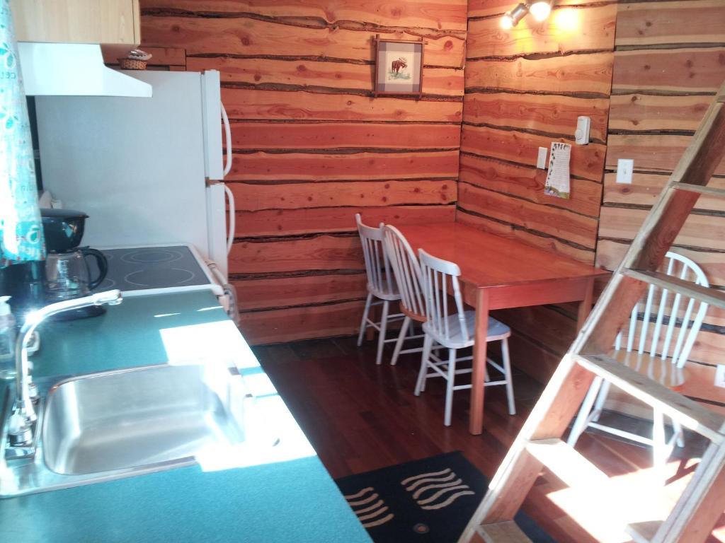 Steamboat Mountain Chalets Hotel Spillimacheen Kamer foto