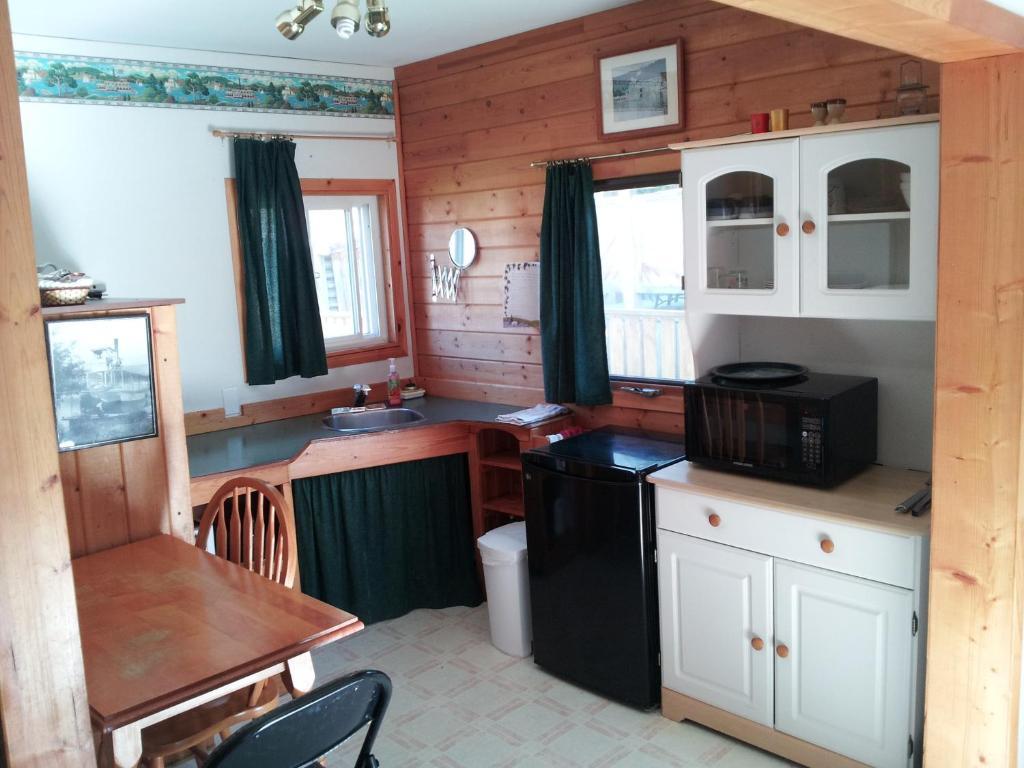 Steamboat Mountain Chalets Hotel Spillimacheen Kamer foto