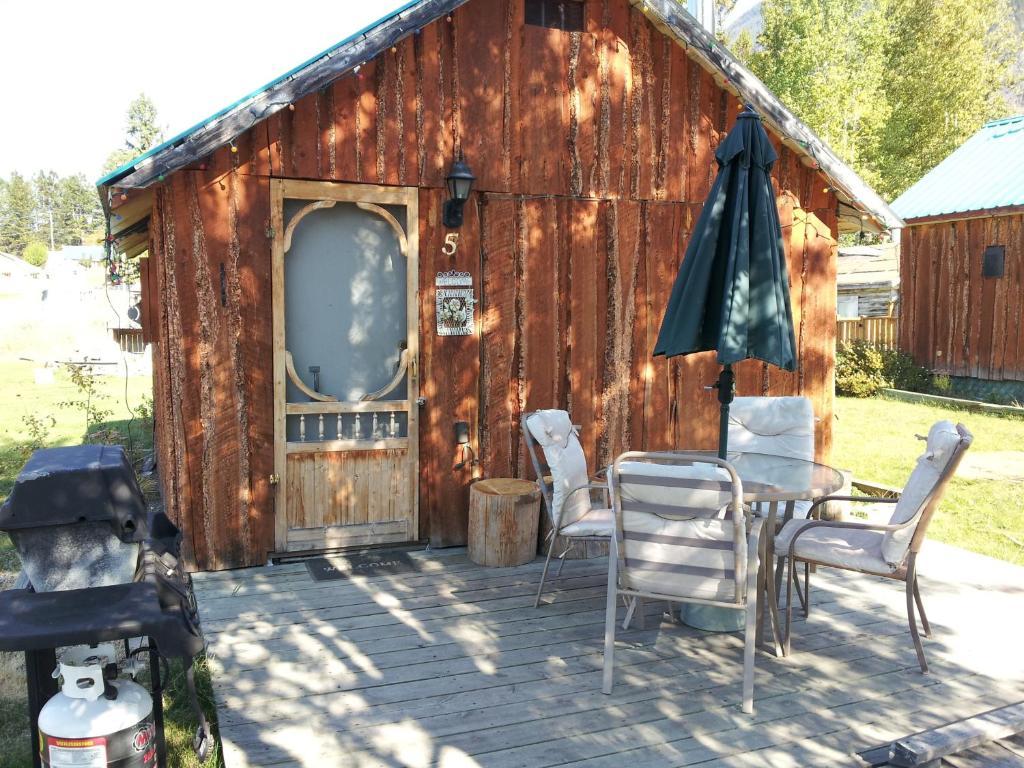 Steamboat Mountain Chalets Hotel Spillimacheen Buitenkant foto