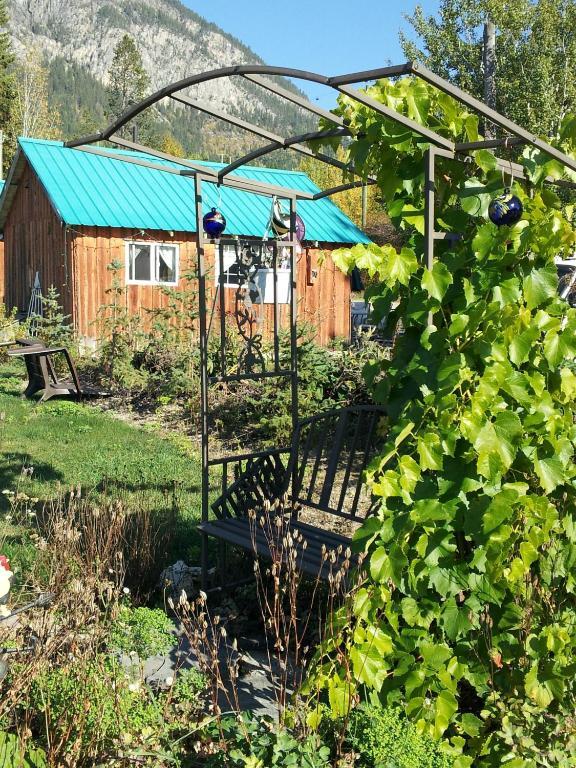 Steamboat Mountain Chalets Hotel Spillimacheen Buitenkant foto