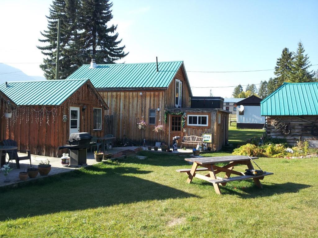 Steamboat Mountain Chalets Hotel Spillimacheen Buitenkant foto