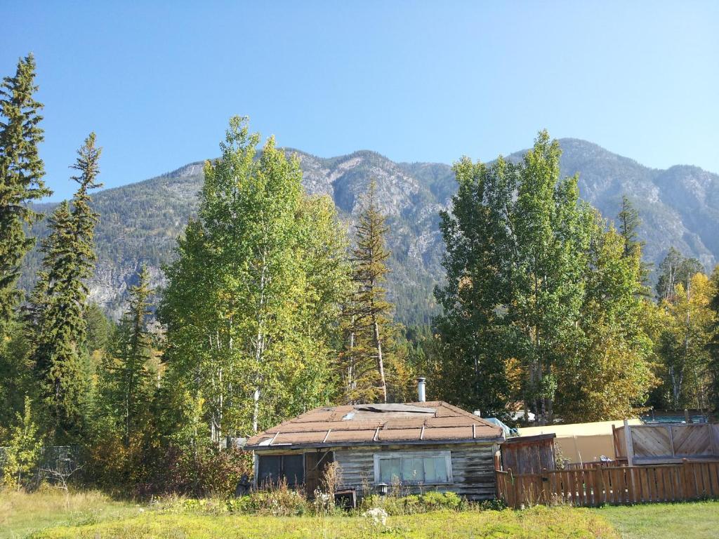 Steamboat Mountain Chalets Hotel Spillimacheen Buitenkant foto