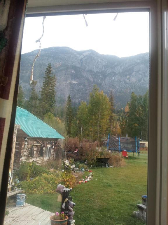 Steamboat Mountain Chalets Hotel Spillimacheen Buitenkant foto