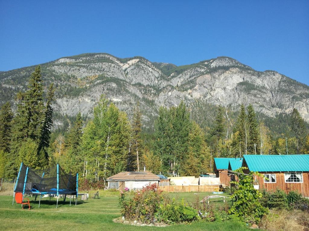 Steamboat Mountain Chalets Hotel Spillimacheen Buitenkant foto